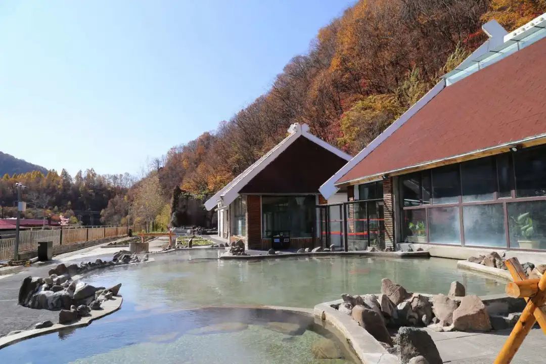 国庆节旅游图_长白山一日游推荐_国庆白山旅游线路